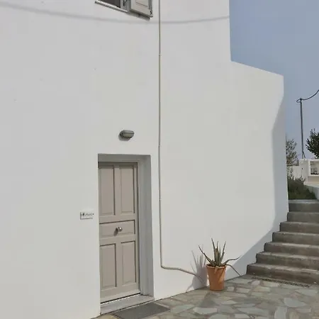 Anna-anneta επαρχιακή οδός κάτω μάννα - μέγας γιαλός Vari (Syros)